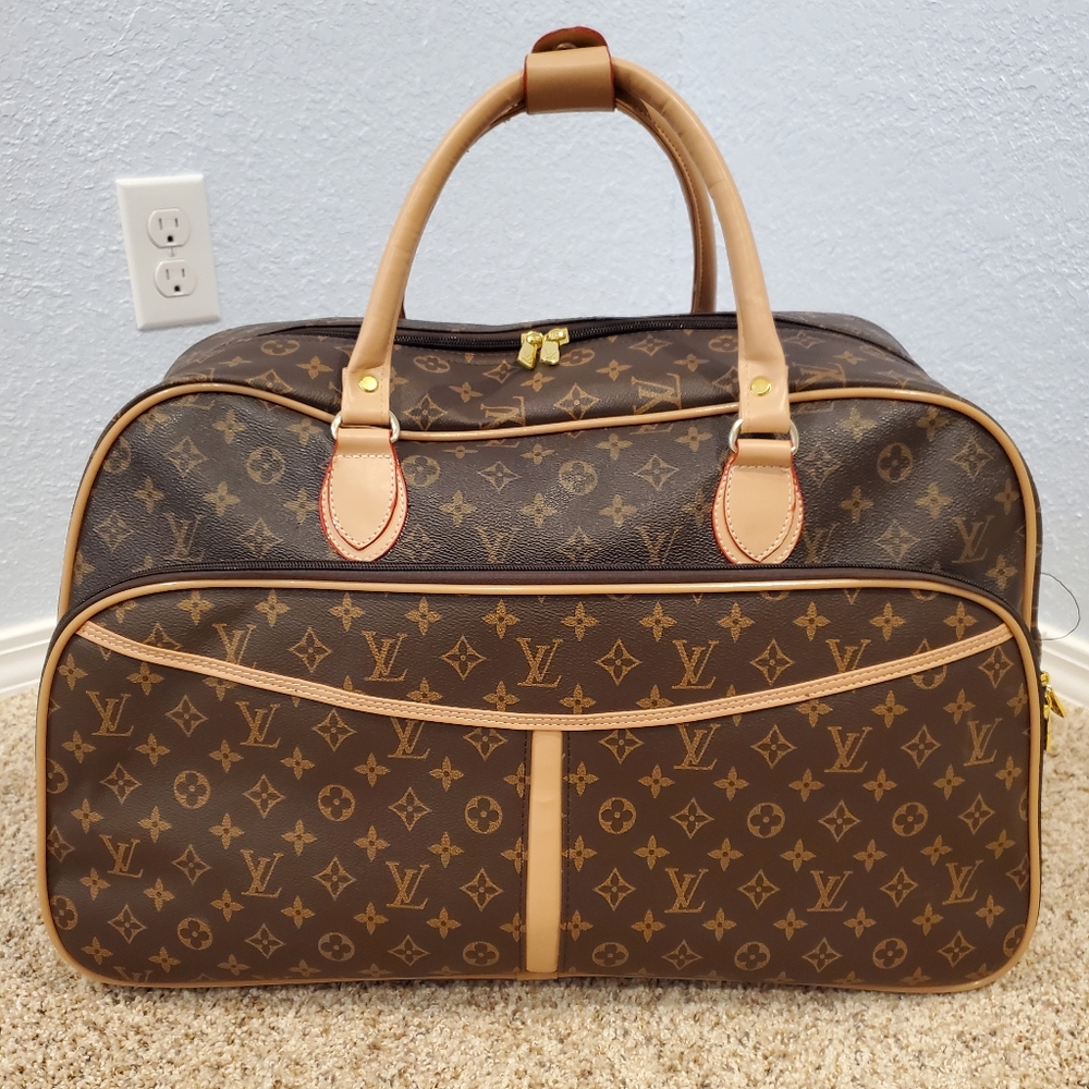Travel duffle bag with roller option